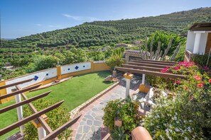 Property grounds - Holiday Home 'Adelfas' with Sea View, Wi-Fi and Air Conditioning (Granada)