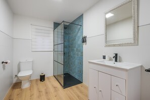 تجهيزات دش، مجففات شعر، مناشف