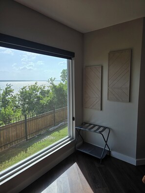 Interior - Augusta Cliffside : 2-bedroom house with direct lake access and beautiful views (Whitney)
