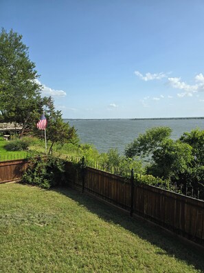 Property grounds - Augusta Cliffside : 2-bedroom house with direct lake access and beautiful views (Whitney)