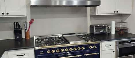 電子レンジ、オーブン、コンロ、食器洗い機