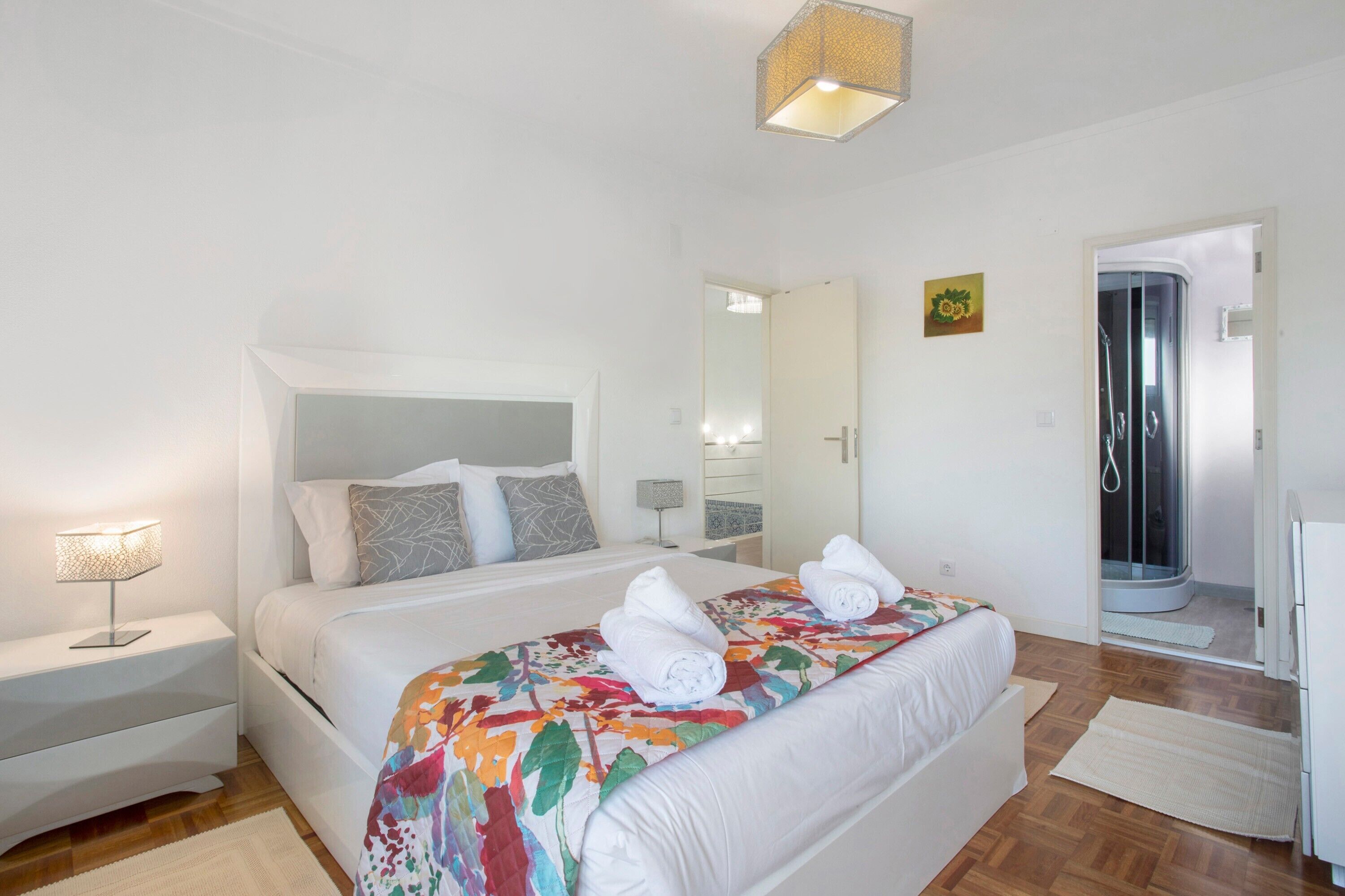 5 dormitorios, tabla de planchar con plancha, wifi gratis y ropa de cama