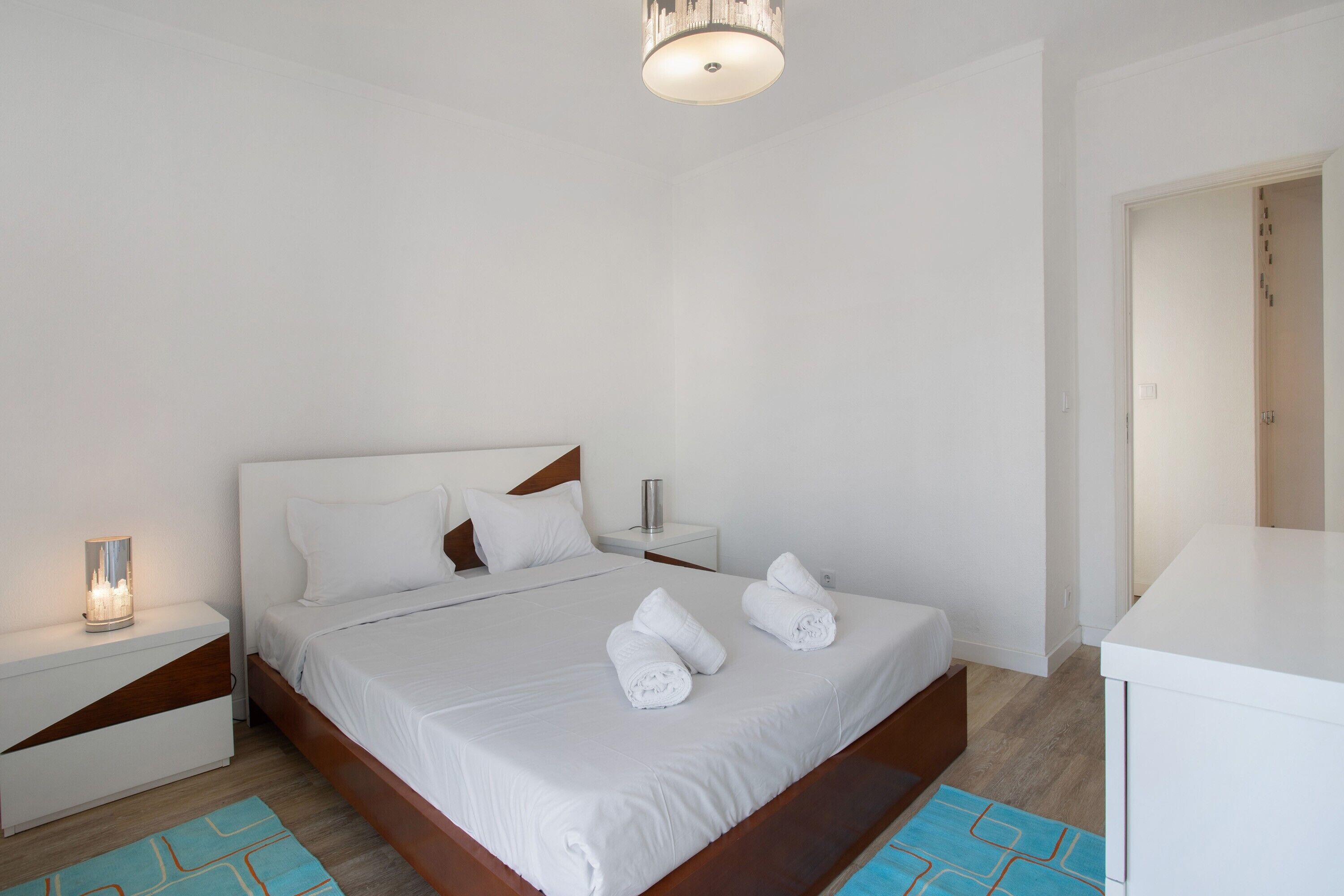 5 soverom, strykejern/-brett, wi-fi (inkludert) og sengetøy