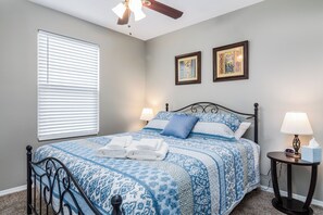 3 bedrooms, iron/ironing board, travel cot, free WiFi - Powy's Paradise-Relaxing & Stylish 3 BDRM 2 BA, Close to the Strip, Outdoor Pool (Branson)