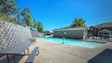 Kolam renang outdoor