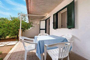 屋外ダイニングエリア