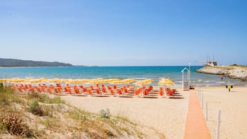 Una spiaggia nelle vicinanze