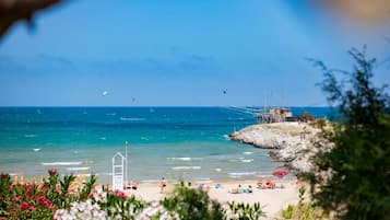 Una spiaggia nelle vicinanze