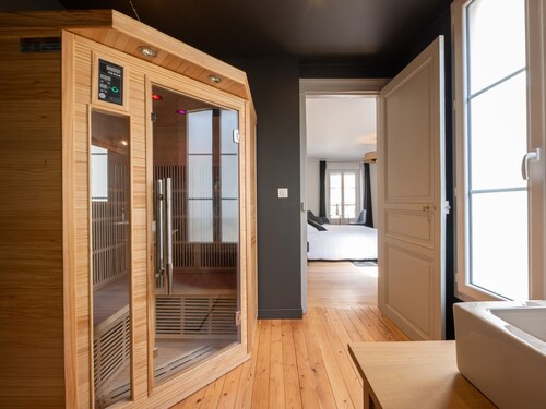 Relax & Recharge: Elegant Home With Sauna