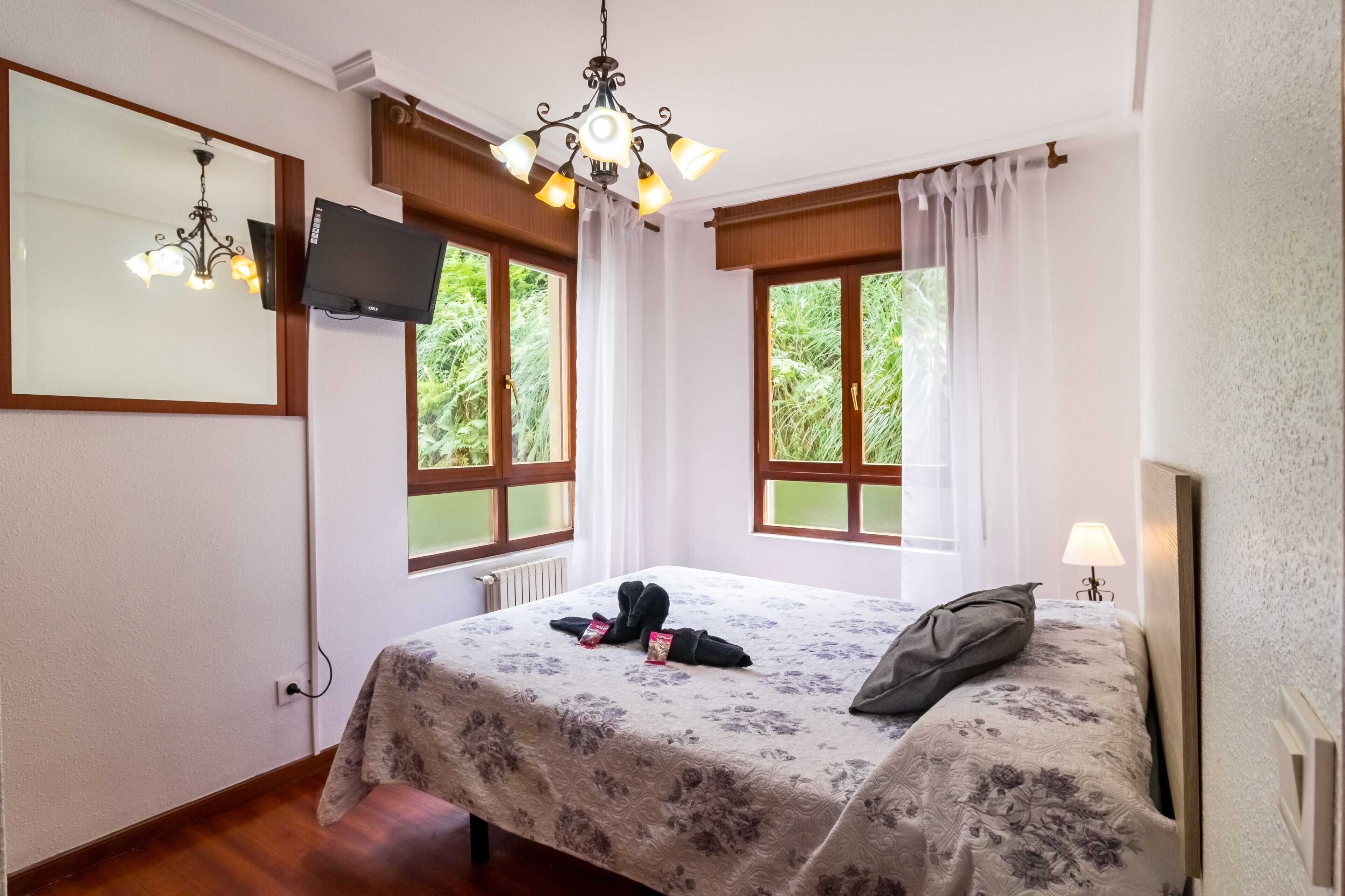 1 slaapkamer, een strijkplank/strijkijzer, gratis wifi, beddengoed