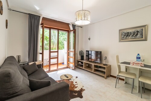 Appartement 'La Ribera' avec vue sur la montagne, piscine partagée et Wi-Fi
