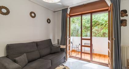 Apartamento 'La Ribera' con vistas a la montaña, piscina compartida y Wi-Fi