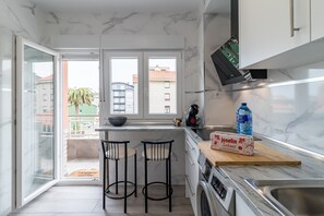 Fridge, microwave, oven, stovetop