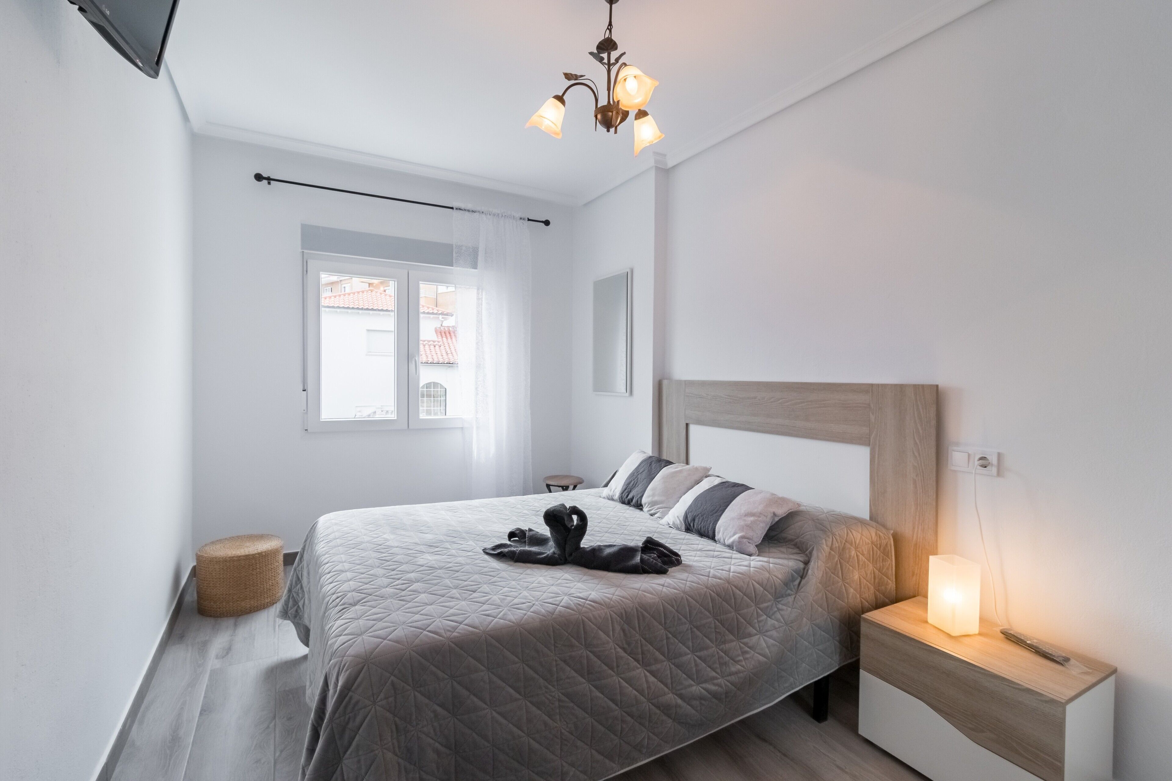 Iron/ironing board, free WiFi, bed sheets