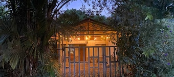 JUNGLE MOUNTAIN HOUSE - CLOSE TO BEACHES & WATERFALLS!