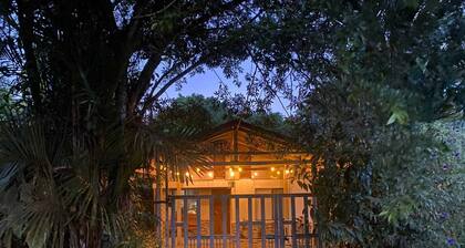 JUNGLE MOUNTAIN HOUSE - CLOSE TO BEACHES & WATERFALLS!