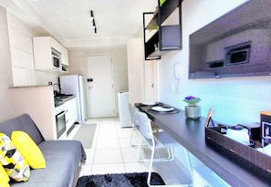 Standard Apartment, Lanai | Living area