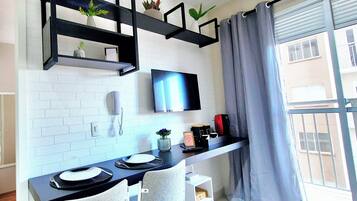 Apartamento standard, varanda coberta | Área de estar