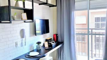 Standard Apartment, Lanai | Living area