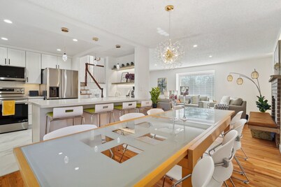 Luxury Retreat near beaches, Only 12 miles to Seattle