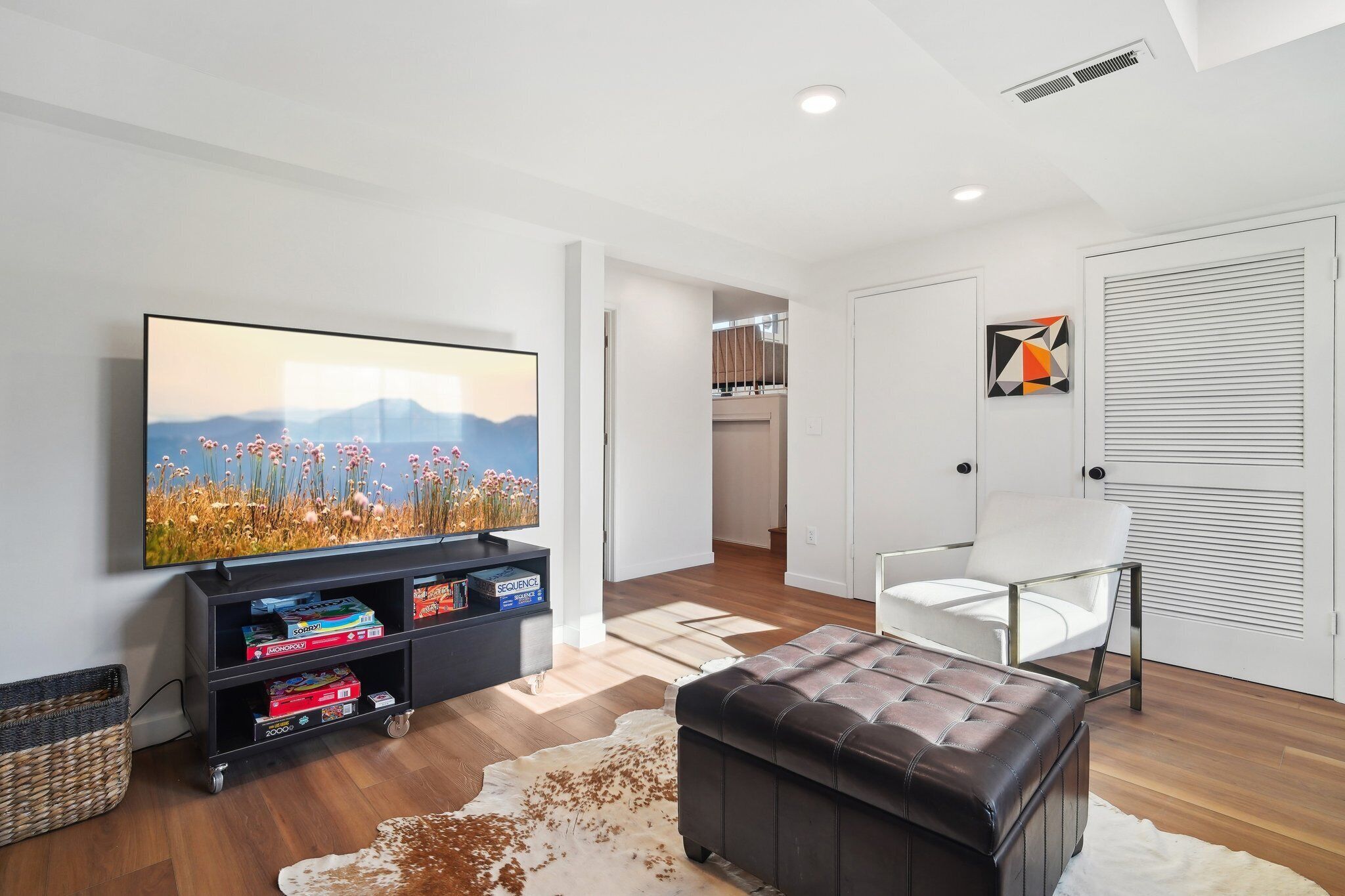 Smart TV y chimenea 