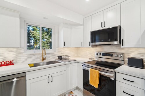 Luxury Retreat near beaches, Only 12 miles to Seattle