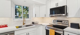 Luxury Retreat near beaches, Only 12 miles to Seattle