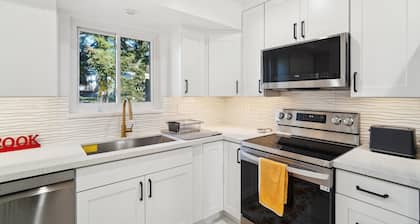 Luxury Retreat near beaches, Only 12 miles to Seattle