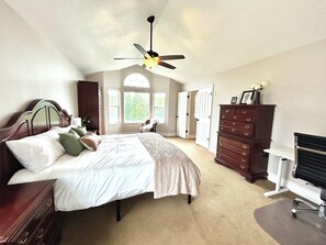 4 bedrooms, desk, iron/ironing board, travel crib