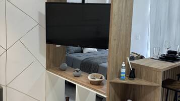 1 quarto, escrivaninha, ferros/tábuas de passar roupa, Wi-Fi de cortesia