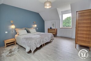 3 chambres, fer et planche à repasser, accès au Wi-Fi (inclus)