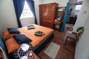 1 chambre, fer et planche à repasser, Wi-Fi gratuit, draps fournis
