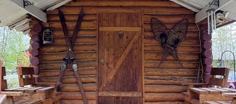 Cozy historic log cabin in downtown Talkeetna with WiFi