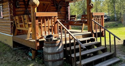 Cozy historic log cabin in downtown Talkeetna with WiFi