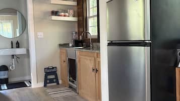 Fridge, microwave, coffee/tea maker, blender
