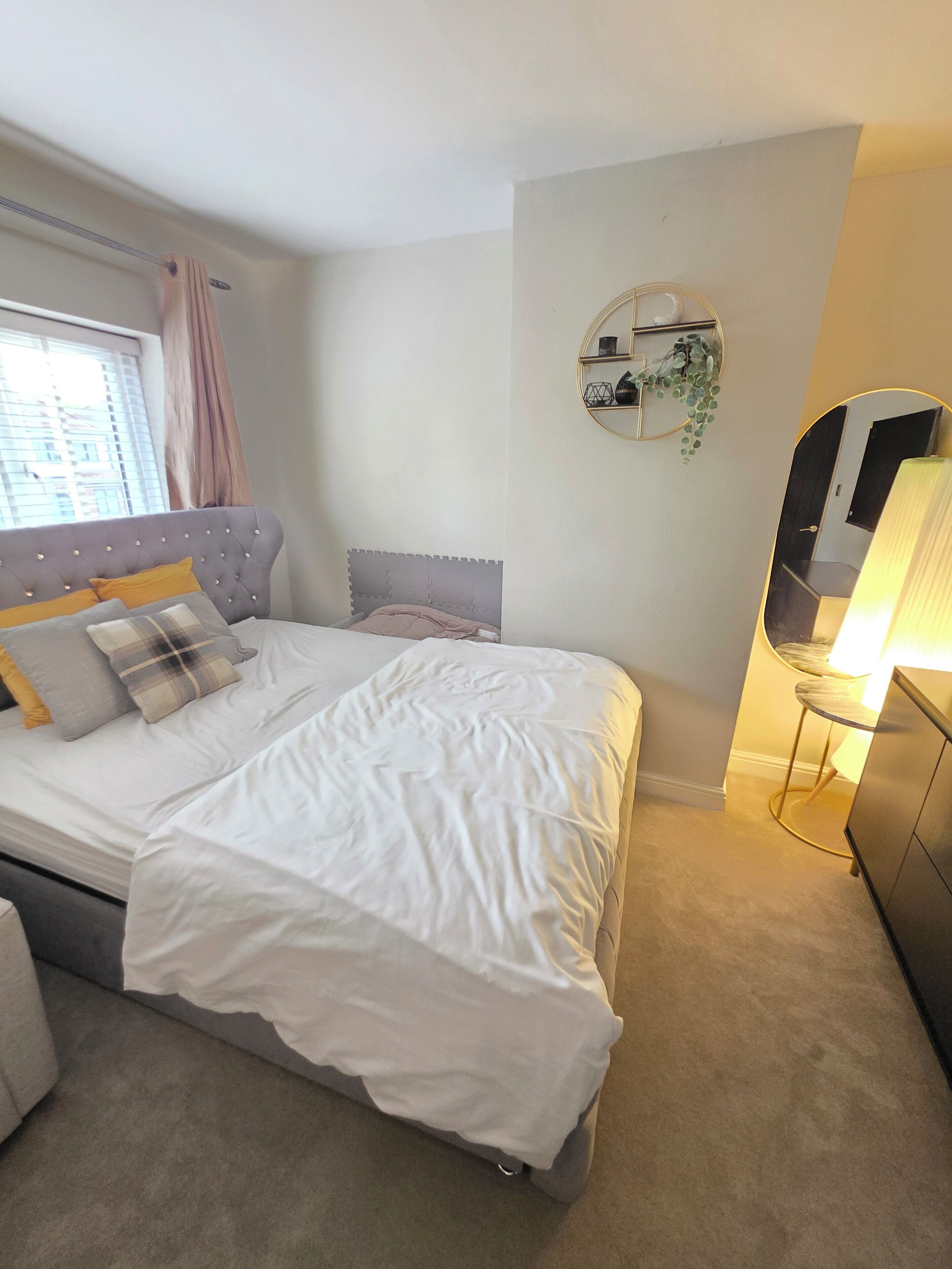 3 bedrooms, desk, iron/ironing board, travel crib