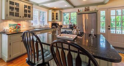 Summer Retreat: 036-C Unique Modern Chatham Home, Walk to Town and Beach
