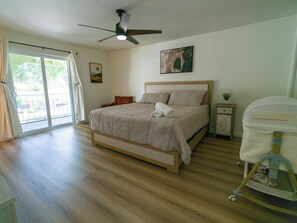 5 bedrooms, desk, WiFi, bed sheets