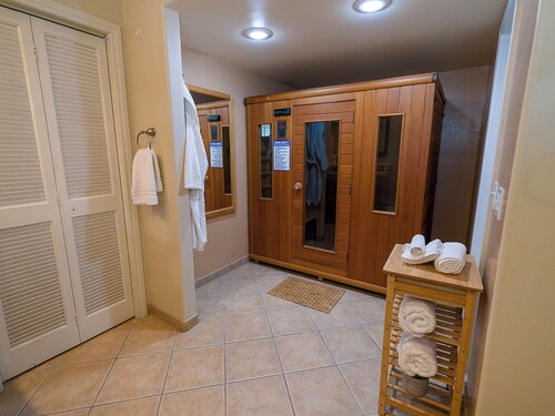 5BR Pool, Sauna & Game Room,Near UCR
