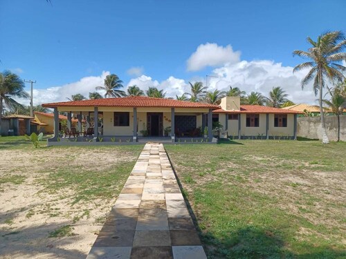 Spacious 4-bedroom house in amazing Caponga with WiFi