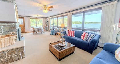 Loon's Cove: Just listed! A Peaceful Autumn Lakeside Retreat