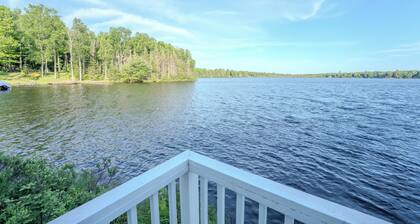 Loon's Cove: Just listed! A Peaceful Autumn Lakeside Retreat