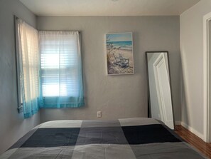 1 slaapkamer, een strijkplank/strijkijzer, wifi, beddengoed