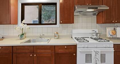 Charming 1-bedroom house with AC, WiFi in delightful San Bruno