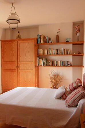 2 bedrooms, iron/ironing board, travel cot - Gite de Lussan - ORDONNAC (ORDONNAC)
