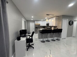 Microonde, forno, piano cottura, lavastoviglie