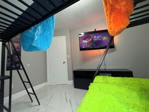 WiFi, bed sheets