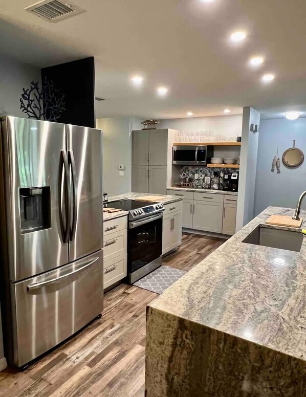 微波炉、烤箱、炉灶、洗碗机