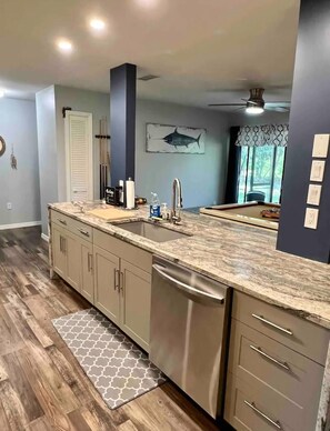 微波炉、烤箱、炉灶、洗碗机