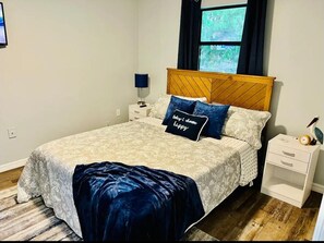 3 bedrooms, iron/ironing board, WiFi, bed sheets